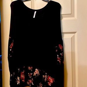 Ladies black and floral long sleeved top Size L